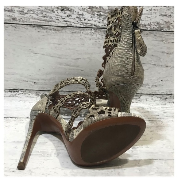 🎉HOST PICK!🎉 ALAÏA LASER CUT SANDAL! - Picture 4 of 12